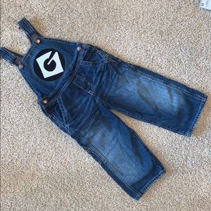 Minion bibs 2T and glasses with elastic band.